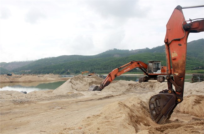 Quảng Nam: Thu hồi giấy phép khai thác đối với chủ mỏ “thổi giá” vật liệu xây dựng (11/11/2022)